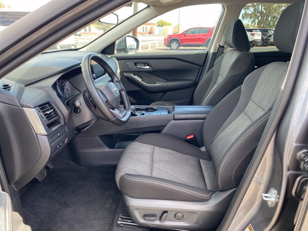 2025 Nissan Rogue SV - Photo 25