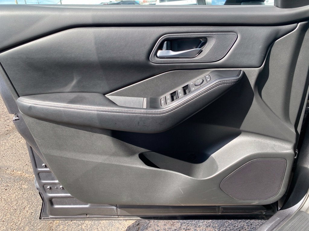 2025 Nissan Rogue SV - Photo 32
